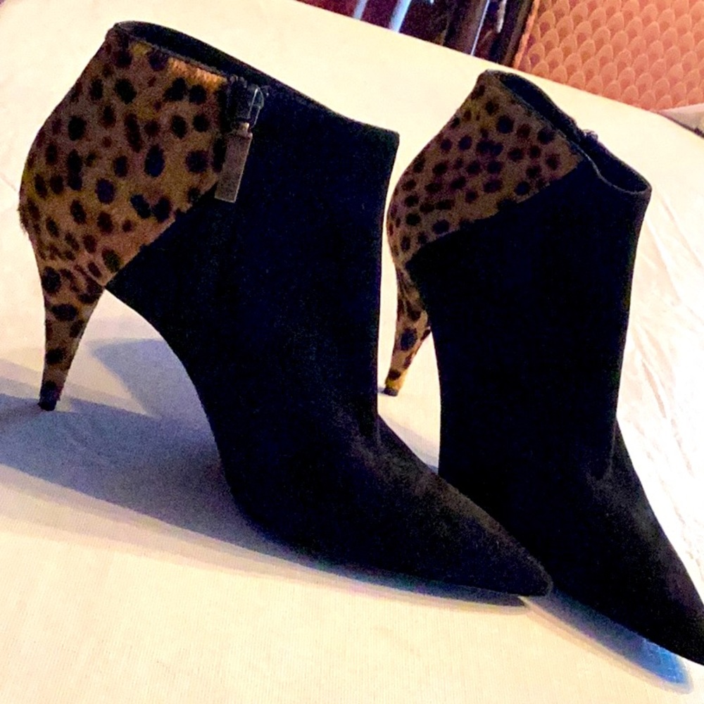 Never worn Saint Laurent suede booties - Picture 1 of 9